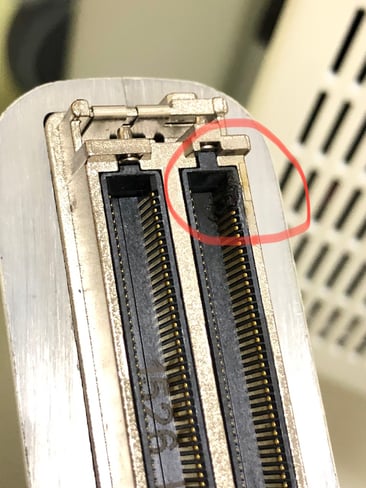 The burnt connector of the probe EC00-062